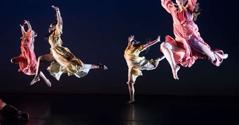 What Is Contemporary Dance: A Multifaceted Exploration